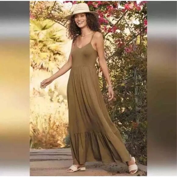 Evereve Dresses & Skirts - Evereve Eloise Tiered Maxi Dress Green Size Medium